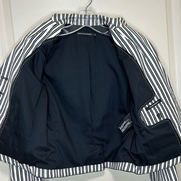 Club Monaco - Cropped Striped Blazer w/ Silver Buttons - Size 2, Black, White - Picture 12 of 17